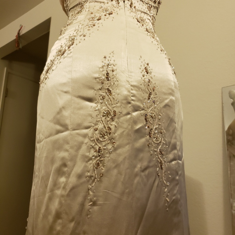 Dress - Picture 7 of 7